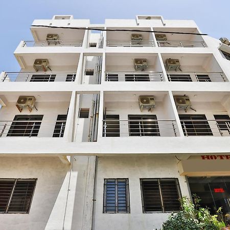 Oyo 18807 Vrajbhoomi Hotel Somnath Bagian luar foto