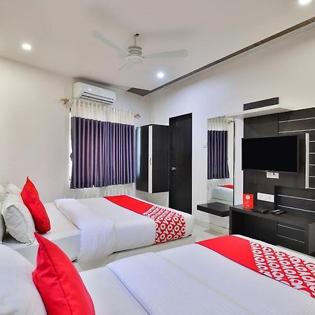 Oyo 18807 Vrajbhoomi Hotel Somnath Bagian luar foto