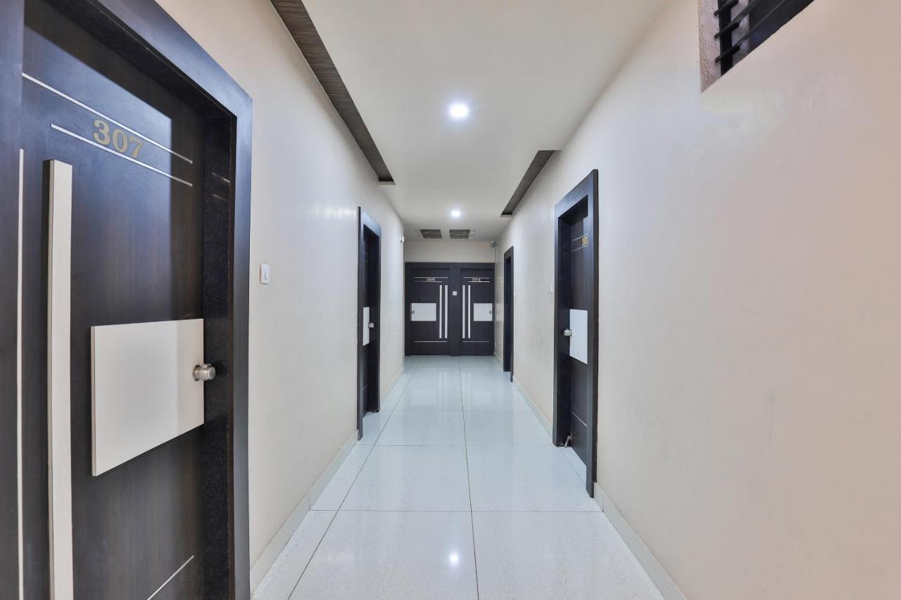 Oyo 18807 Vrajbhoomi Hotel Somnath Bagian luar foto