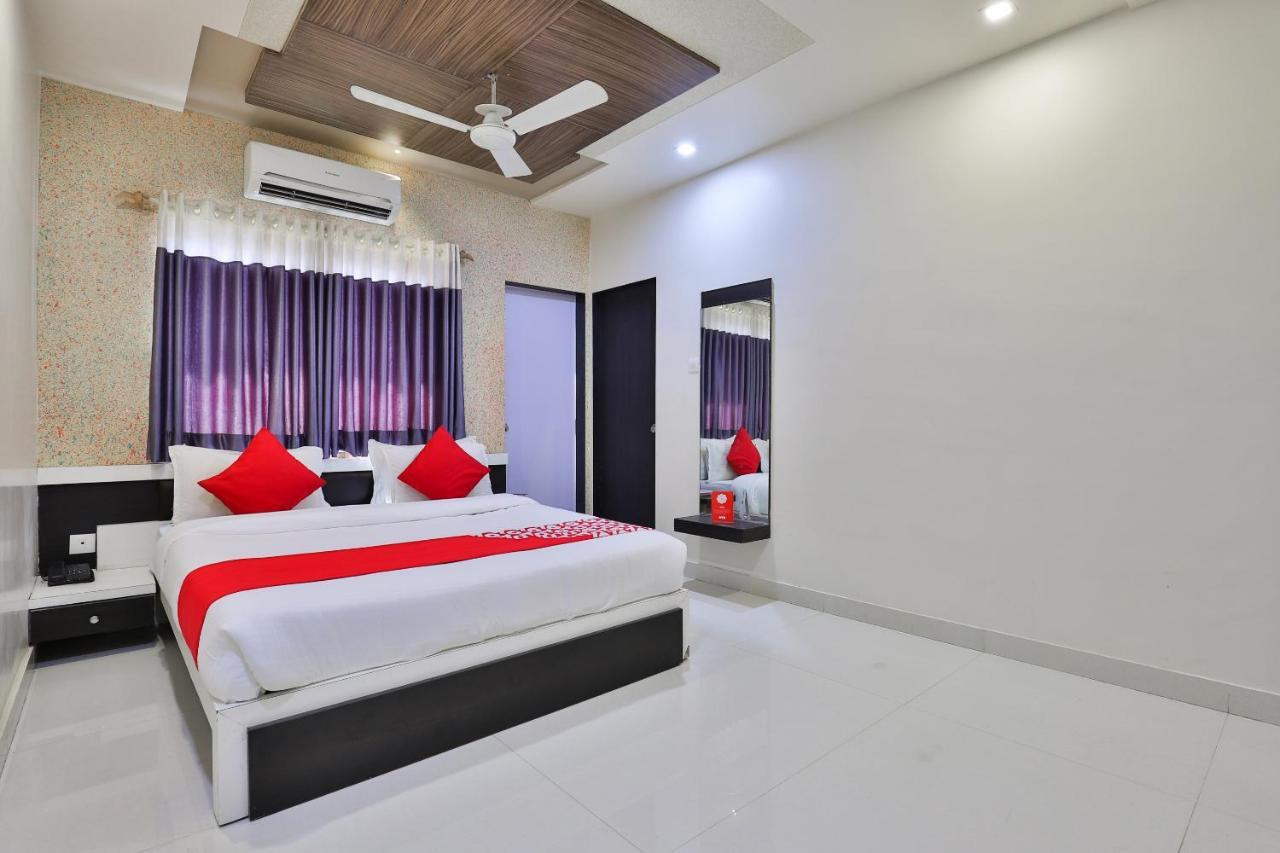 Oyo 18807 Vrajbhoomi Hotel Somnath Bagian luar foto