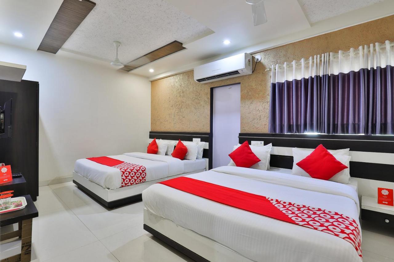 Oyo 18807 Vrajbhoomi Hotel Somnath Bagian luar foto