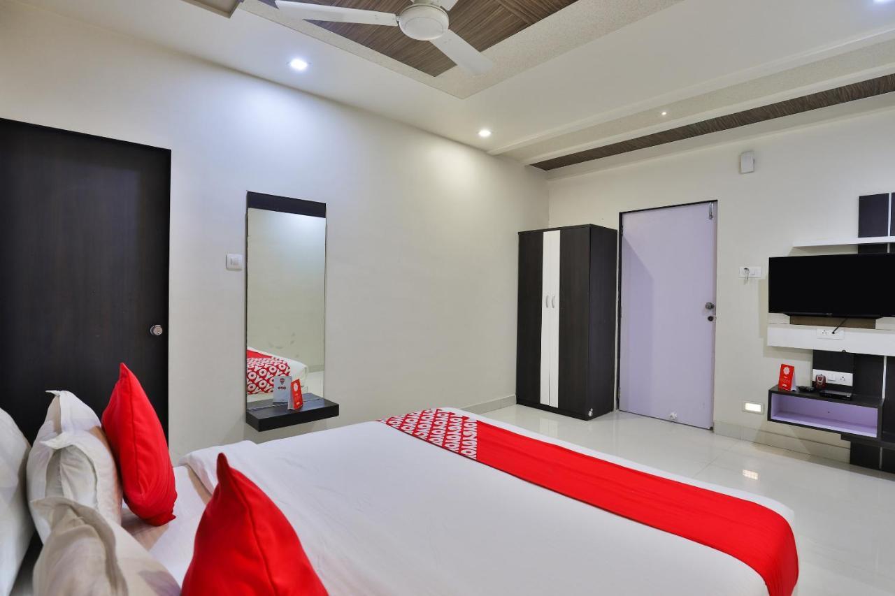Oyo 18807 Vrajbhoomi Hotel Somnath Bagian luar foto