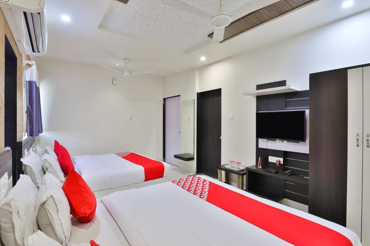 Oyo 18807 Vrajbhoomi Hotel Somnath Bagian luar foto